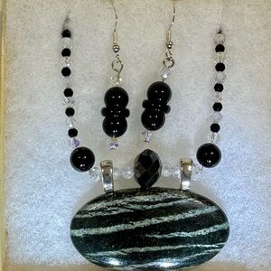 Elegant Black and Silver Jewelry Set
